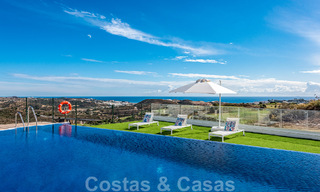 Instapklaar, ruim penthouse te koop met privézwembad en panoramisch golf- en zeezicht, grenzend a/e golfclub in Mijas, Costa del Sol 50483 