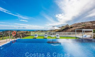 Instapklaar, ruim penthouse te koop met privézwembad en panoramisch golf- en zeezicht, grenzend a/e golfclub in Mijas, Costa del Sol 50485 