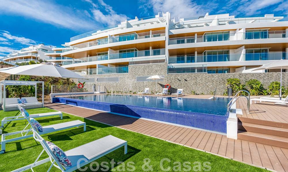 Instapklaar, ruim penthouse te koop met privézwembad en panoramisch golf- en zeezicht, grenzend a/e golfclub in Mijas, Costa del Sol 50487