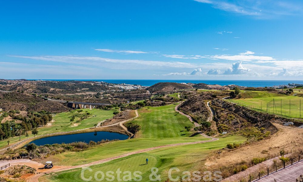 Instapklaar, ruim penthouse te koop met privézwembad en panoramisch golf- en zeezicht, grenzend a/e golfclub in Mijas, Costa del Sol 50488