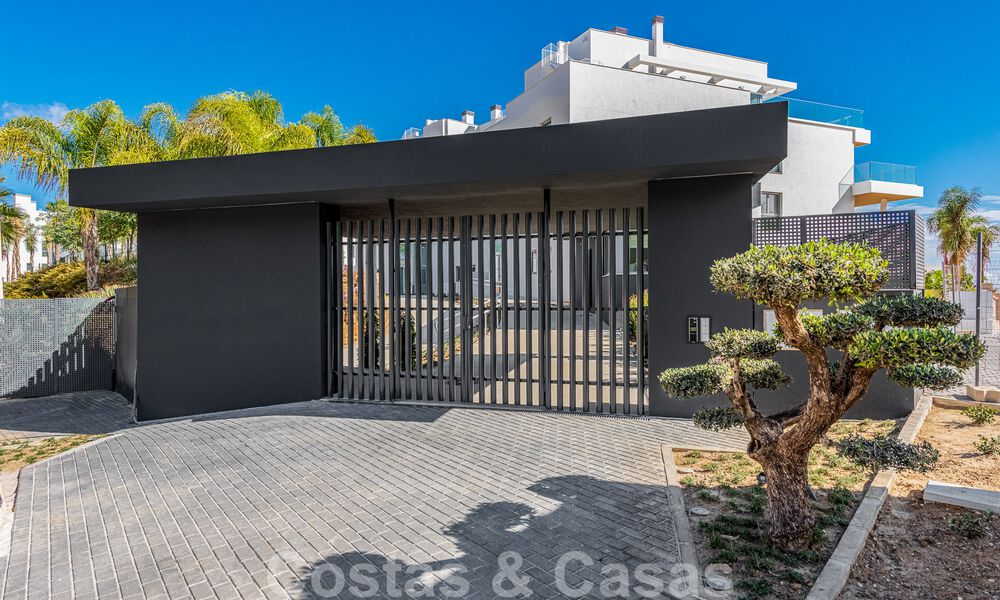 Instapklaar, ruim penthouse te koop met privézwembad en panoramisch golf- en zeezicht, grenzend a/e golfclub in Mijas, Costa del Sol 50491