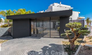 Instapklaar, ruim penthouse te koop met privézwembad en panoramisch golf- en zeezicht, grenzend a/e golfclub in Mijas, Costa del Sol 50491 