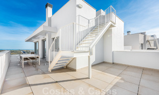 Instapklaar, ruim penthouse te koop met privézwembad en panoramisch golf- en zeezicht, grenzend a/e golfclub in Mijas, Costa del Sol 50515 