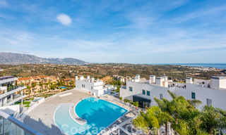 Instapklaar, ruim penthouse te koop met privézwembad en panoramisch golf- en zeezicht, grenzend a/e golfclub in Mijas, Costa del Sol 50517 