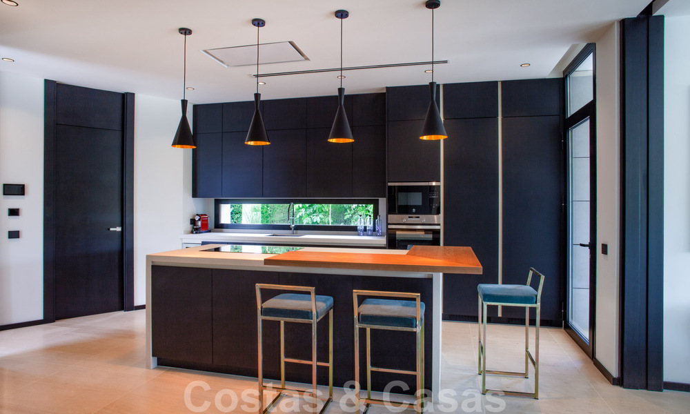 Geavanceerde designervilla in moderne stijl te koop in een afgeschermde wijk in Nueva Andalucia’s golfvallei, Marbella 50611