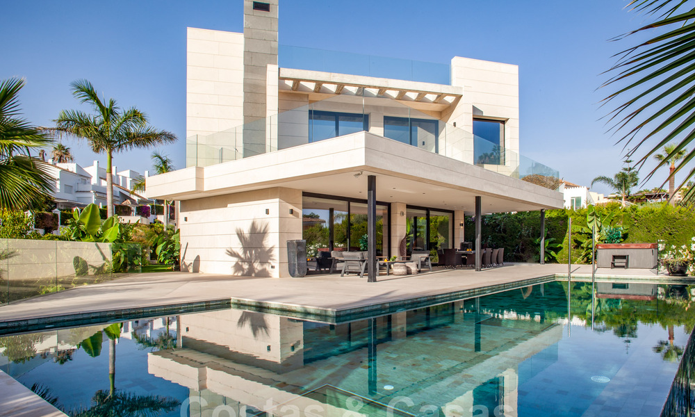 Geavanceerde designervilla in moderne stijl te koop in een afgeschermde wijk in Nueva Andalucia’s golfvallei, Marbella 50617