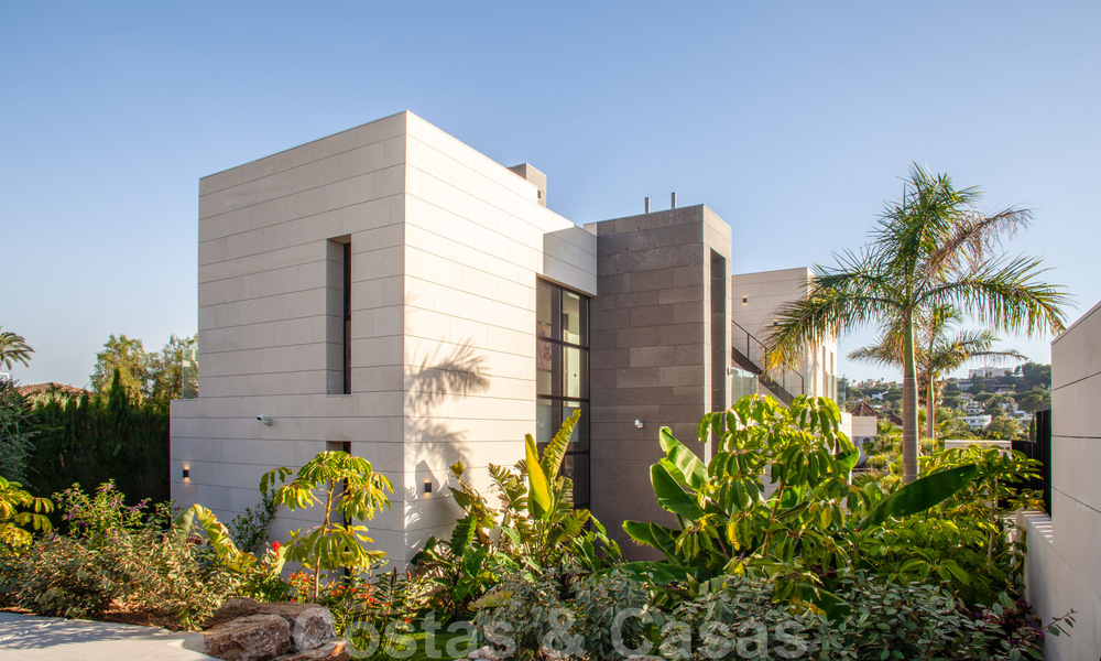 Geavanceerde designervilla in moderne stijl te koop in een afgeschermde wijk in Nueva Andalucia’s golfvallei, Marbella 50619
