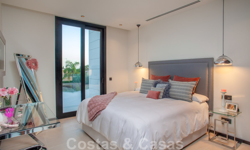 Geavanceerde designervilla in moderne stijl te koop in een afgeschermde wijk in Nueva Andalucia’s golfvallei, Marbella 50625