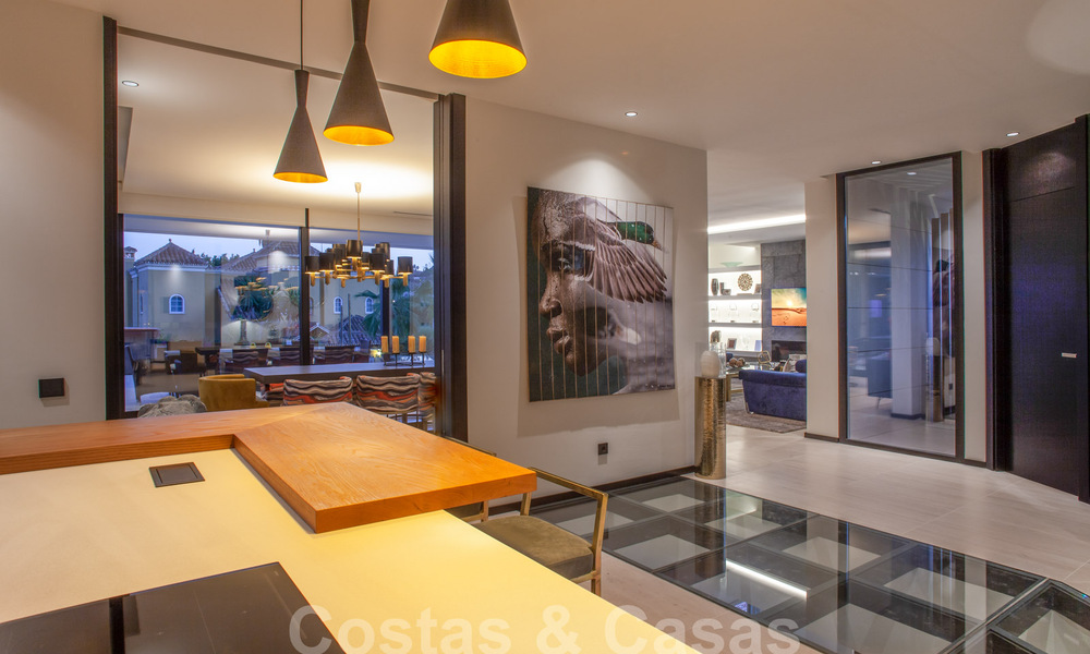 Geavanceerde designervilla in moderne stijl te koop in een afgeschermde wijk in Nueva Andalucia’s golfvallei, Marbella 50628