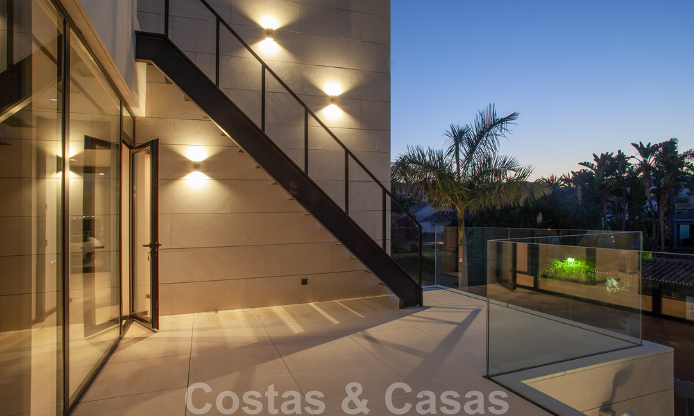 Geavanceerde designervilla in moderne stijl te koop in een afgeschermde wijk in Nueva Andalucia’s golfvallei, Marbella 50637