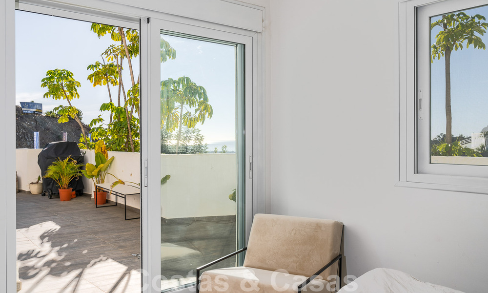 Ruim appartement te koop met ruime terrassen en een onverstoord zeezicht in Benahavis - Marbella 50708