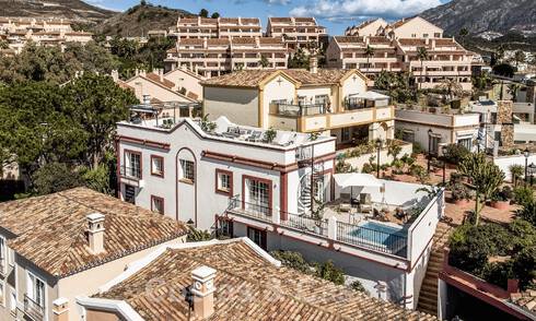 Recent gerenoveerde villa te koop, met panoramisch zeezicht gelegen in het begeerde Nueva Andalucia, Marbella 51350