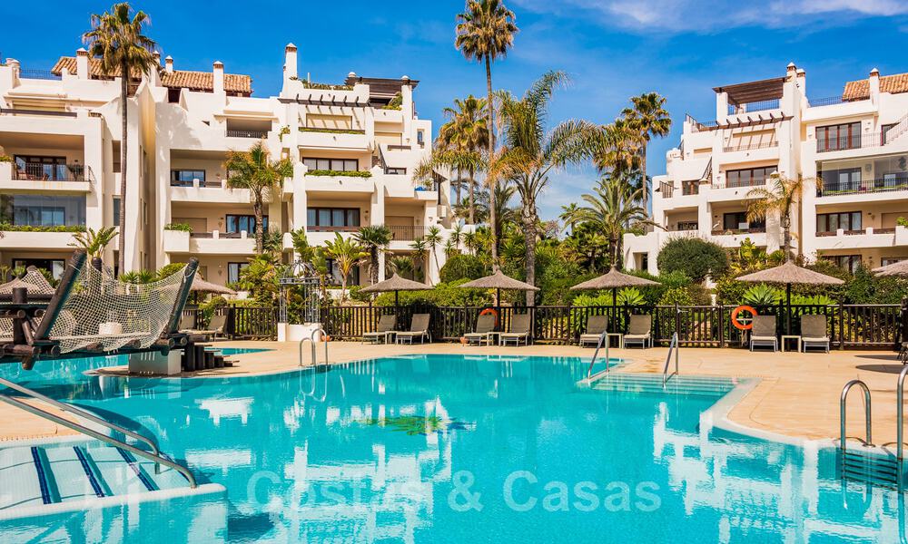 Ruim, stijlvol appartement te koop in een gated complex op eerstelijnsstrand met zeezicht, op de New Golden Mile, Marbella - Estepona 51292