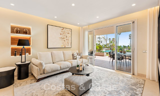 Ruim, stijlvol appartement te koop in een gated complex op eerstelijnsstrand met zeezicht, op de New Golden Mile, Marbella - Estepona 51317 