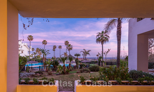 Ruim, stijlvol appartement te koop in een gated complex op eerstelijnsstrand met zeezicht, op de New Golden Mile, Marbella - Estepona 51322