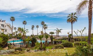 Ruim, stijlvol appartement te koop in een gated complex op eerstelijnsstrand met zeezicht, op de New Golden Mile, Marbella - Estepona 51333 