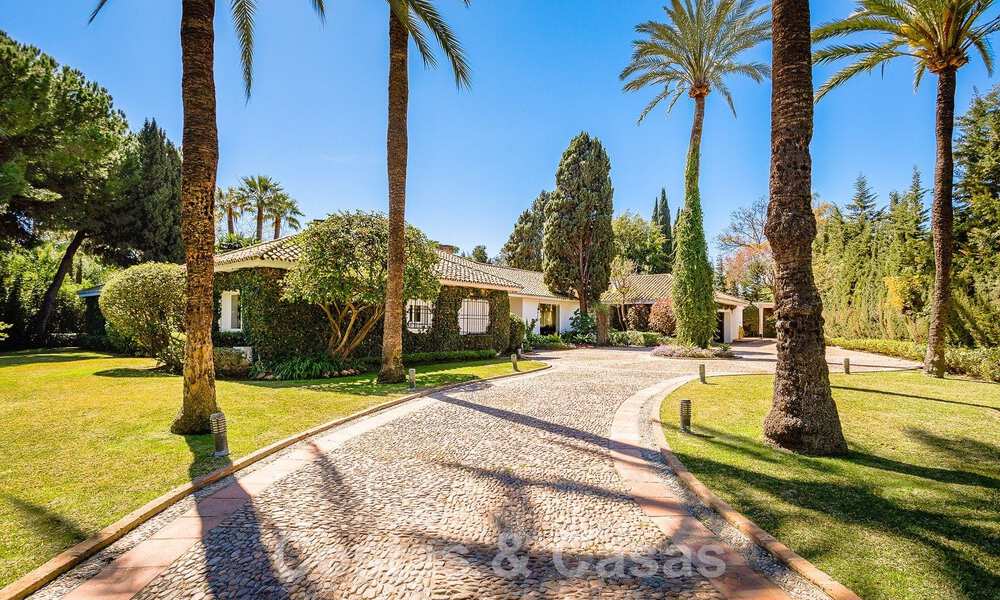 Vrijstaande luxevilla in Mediterrane stijl te koop op een steenworp van het strand en voorzieningen in het prestigieuze Guadalmina Baja te Marbella 51277