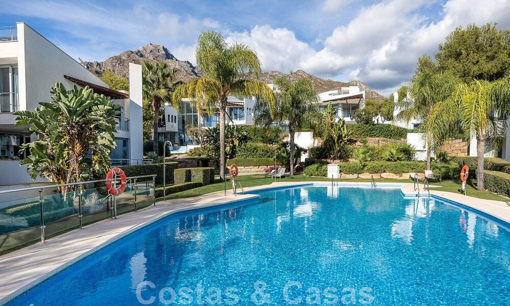 Ruime halfvrijstaande woning te koop met schitterend zeezicht, in Sierra Blanca, op de Golden Mila van Marbella 51115