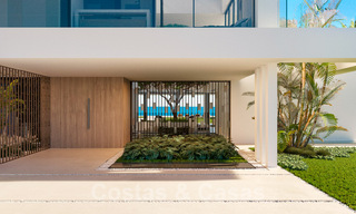 Exclusieve designervilla te koop op eerstelijnsstrand met onbelemmerd zeezicht op de New Golden Mile tussen Marbella en Estepona 51186 