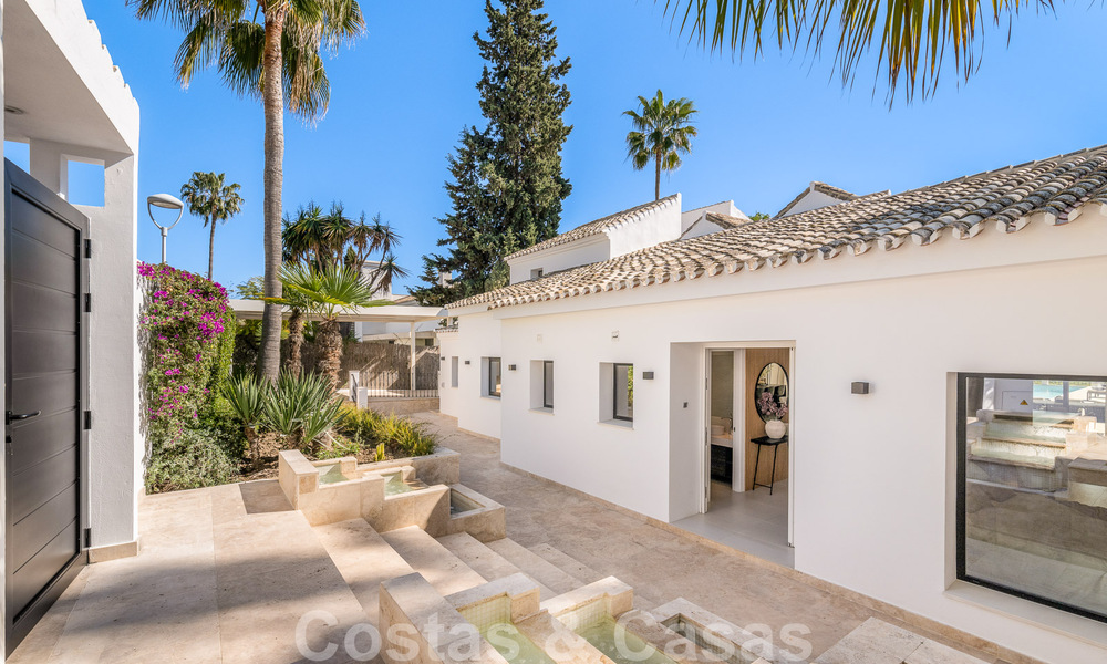 Instapklare luxevilla te koop grenzend aan de Las Brisas golfbaan, in een afgeschermde wijk in Nueva Andalucia’s golfvallei, Marbella 51431