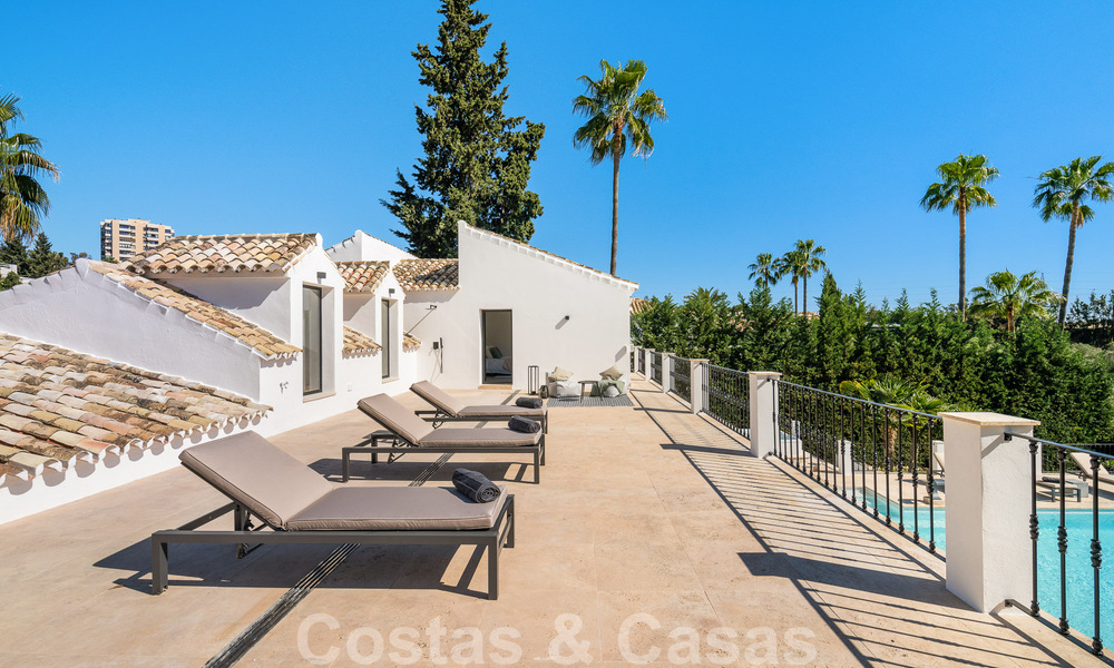 Instapklare luxevilla te koop grenzend aan de Las Brisas golfbaan, in een afgeschermde wijk in Nueva Andalucia’s golfvallei, Marbella 51455