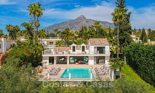 Instapklare luxevilla te koop grenzend aan de Las Brisas golfbaan, in een afgeschermde wijk in Nueva Andalucia’s golfvallei, Marbella 52081 