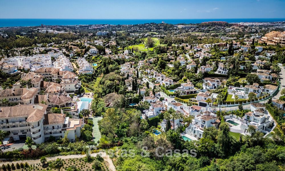Nieuwe luxevilla te koop met een contemporaine bouwstijl gelegen in een beveiligde community van Nueva Andalucia, Marbella 782526