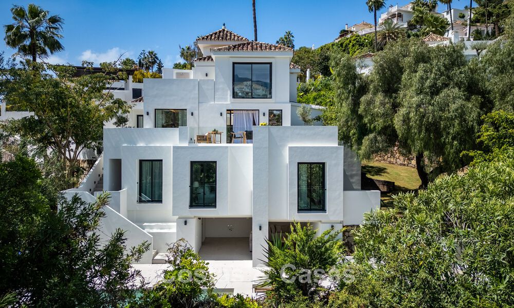 Nieuwe luxevilla te koop met een contemporaine bouwstijl gelegen in een beveiligde community van Nueva Andalucia, Marbella 782532
