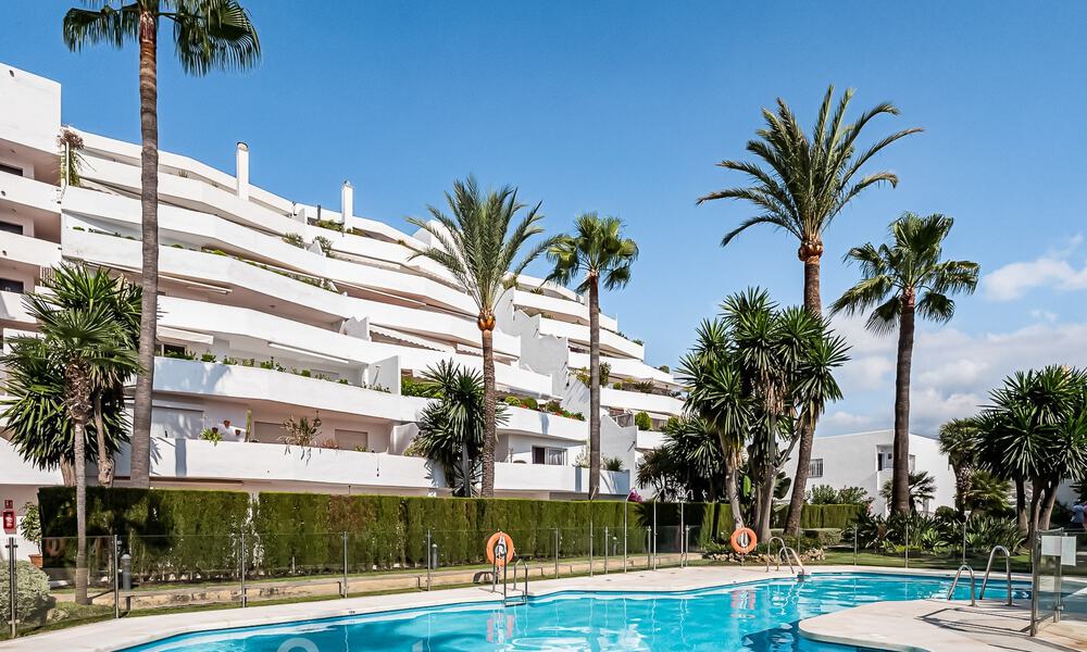 Volledig gerenoveerd appartement te koop, met een groot terras, op wandelafstand van voorzieningen en zelfs Puerto Banus, Marbella 51471