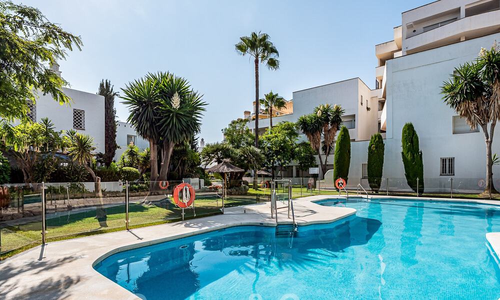 Volledig gerenoveerd appartement te koop, met een groot terras, op wandelafstand van voorzieningen en zelfs Puerto Banus, Marbella 51472