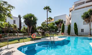 Volledig gerenoveerd appartement te koop, met een groot terras, op wandelafstand van voorzieningen en zelfs Puerto Banus, Marbella 51472 