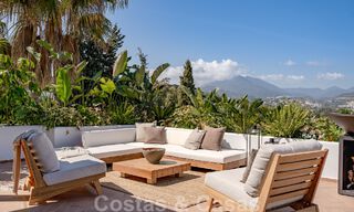 Volledig gerenoveerd appartement te koop, met een groot terras, op wandelafstand van voorzieningen en zelfs Puerto Banus, Marbella 51475 