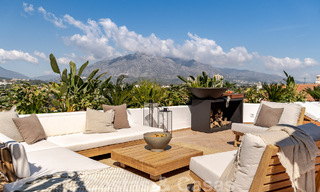 Volledig gerenoveerd appartement te koop, met een groot terras, op wandelafstand van voorzieningen en zelfs Puerto Banus, Marbella 51476 