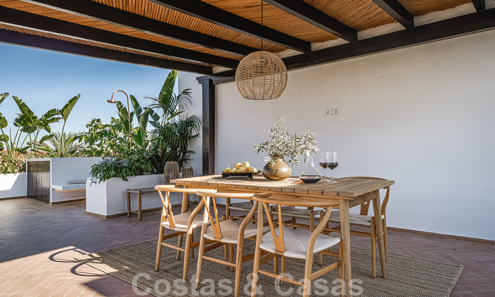 Volledig gerenoveerd appartement te koop, met een groot terras, op wandelafstand van voorzieningen en zelfs Puerto Banus, Marbella 51483