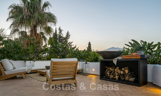 Volledig gerenoveerd appartement te koop, met een groot terras, op wandelafstand van voorzieningen en zelfs Puerto Banus, Marbella 51491 