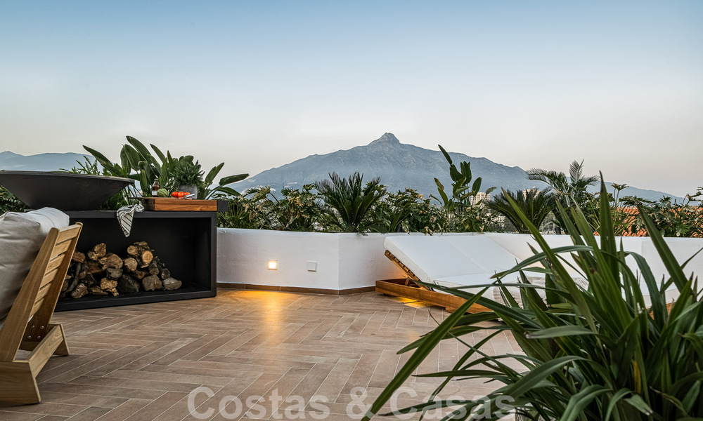 Volledig gerenoveerd appartement te koop, met een groot terras, op wandelafstand van voorzieningen en zelfs Puerto Banus, Marbella 51493