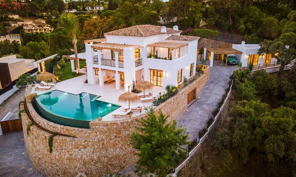Sublieme Mediterrane luxevilla met gastenverblijf en prachtig zeezicht te koop in El Madroñal, Marbella - Benahavis 51530