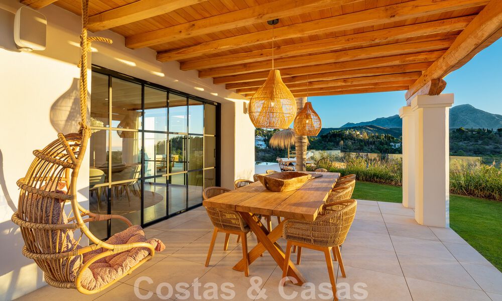 Sublieme Mediterrane luxevilla met gastenverblijf en prachtig zeezicht te koop in El Madroñal, Marbella - Benahavis 51538