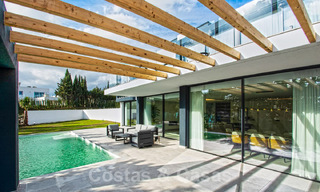 Instapklare luxevilla te koop met fantastisch zeezicht gelegen in een golfresort nabij Estepona centrum 52457 