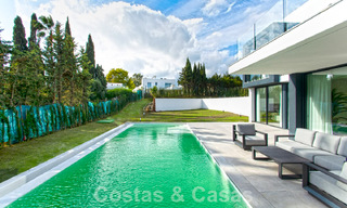 Instapklare luxevilla te koop met fantastisch zeezicht gelegen in een golfresort nabij Estepona centrum 52458 