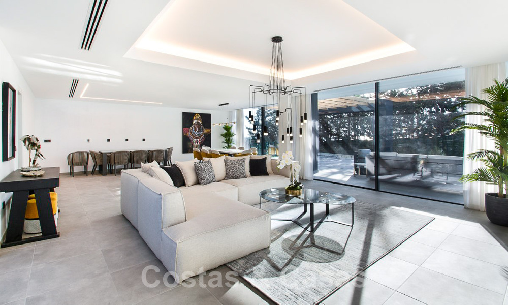 Instapklare luxevilla te koop met fantastisch zeezicht gelegen in een golfresort nabij Estepona centrum 52464