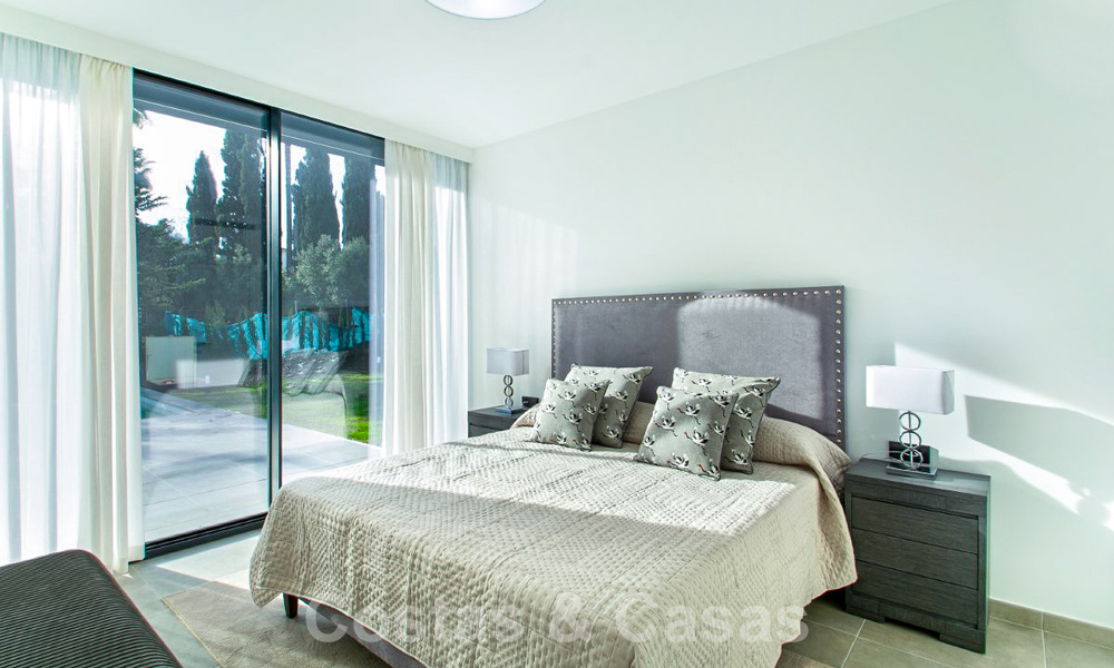 Instapklare luxevilla te koop met fantastisch zeezicht gelegen in een golfresort nabij Estepona centrum 52468