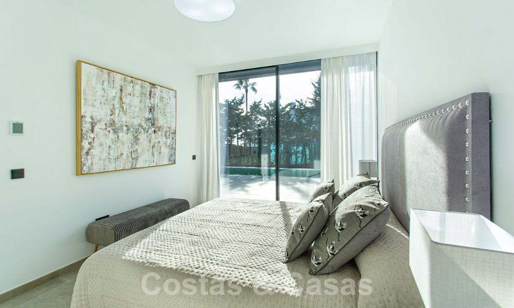 Instapklare luxevilla te koop met fantastisch zeezicht gelegen in een golfresort nabij Estepona centrum 52470