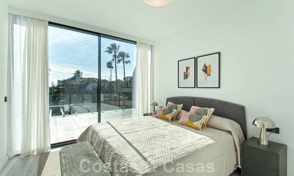 Instapklare luxevilla te koop met fantastisch zeezicht gelegen in een golfresort nabij Estepona centrum 52480