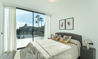 Instapklare luxevilla te koop met fantastisch zeezicht gelegen in een golfresort nabij Estepona centrum 52480 