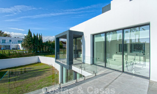 Instapklare luxevilla te koop met fantastisch zeezicht gelegen in een golfresort nabij Estepona centrum 52482 