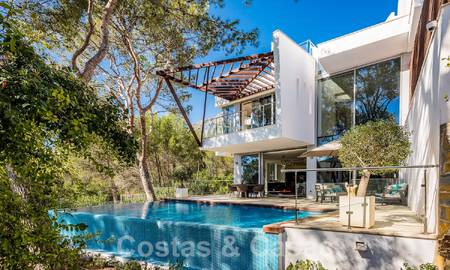 Ruime halfvrijstaande woning met eigentijds design te koop in Sierra Blanca, op de Golden Mila van Marbella 52564