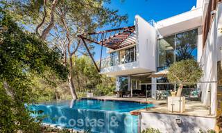 Ruime halfvrijstaande woning met eigentijds design te koop in Sierra Blanca, op de Golden Mila van Marbella 52564 