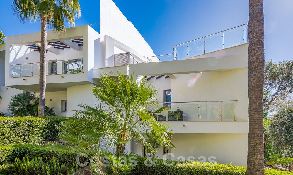 Ruime halfvrijstaande woning met eigentijds design te koop in Sierra Blanca, op de Golden Mila van Marbella 52565