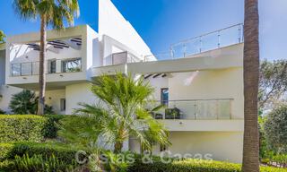 Ruime halfvrijstaande woning met eigentijds design te koop in Sierra Blanca, op de Golden Mila van Marbella 52565 